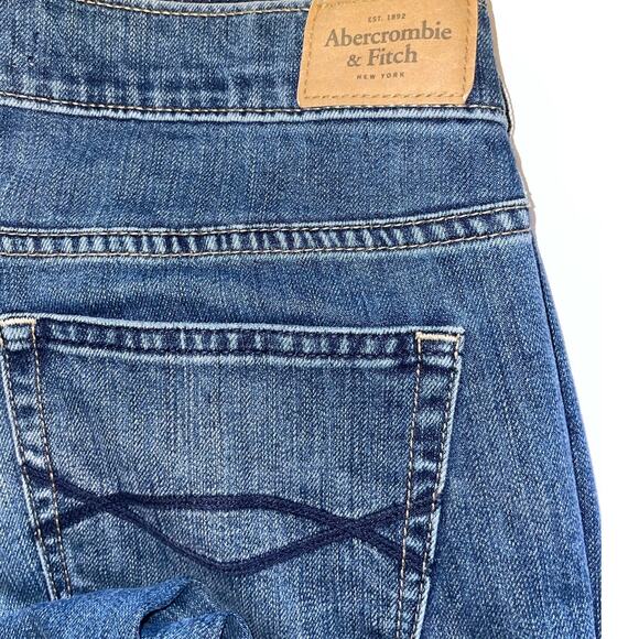 Abercrombie and Fitch Distressed skinny Jean. Size 2 w 26 - Picture 5 of 9